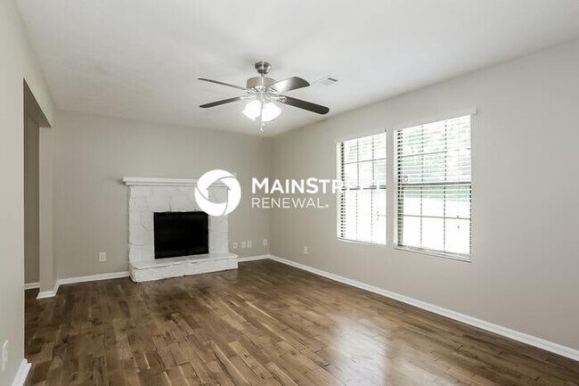 Building Photo - 3 Bedroom Pet-Friendly Home in Stone Mountain, GA with Main Street Renewal