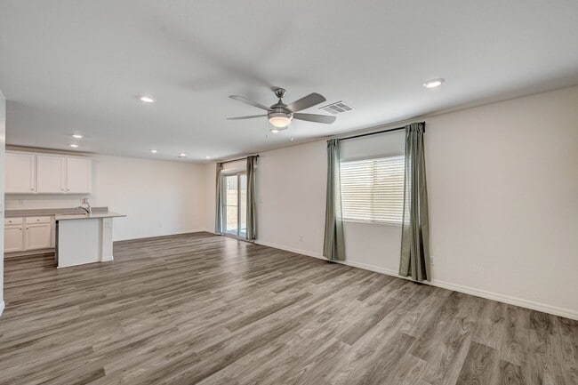 Building Photo - Upgraded 5 bedroom home in Cul-De-Sac!!