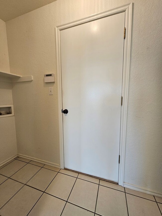 Building Photo - (3) Bed/(2) Bath East Norman Avail NOW!