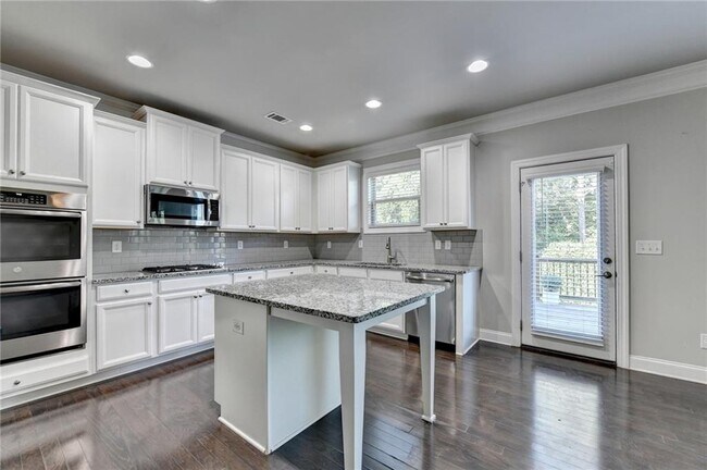 Building Photo - 3860 Grandview Manor Dr