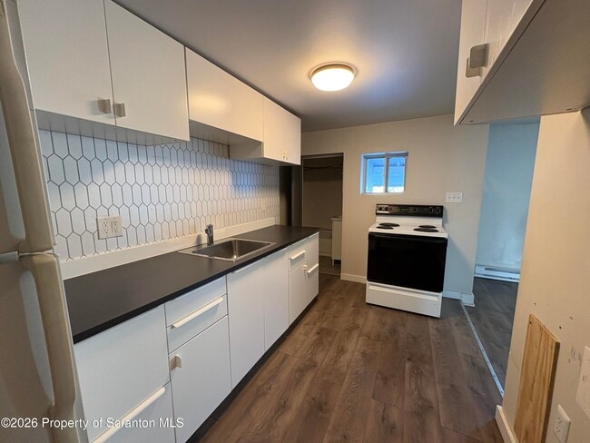 Building Photo - 511 Oak St