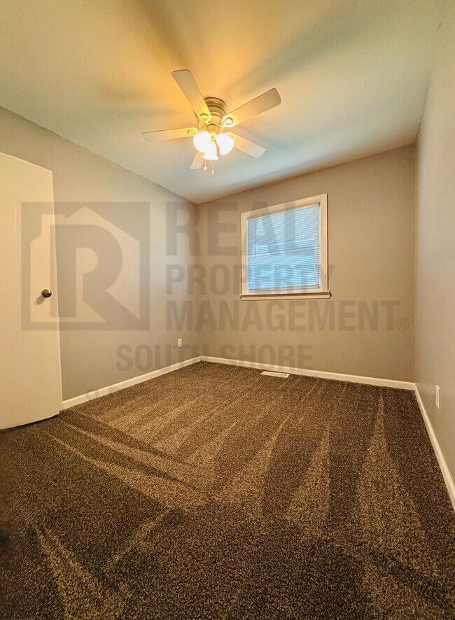Building Photo - Remodeled 4 Bed/2 Bath Home w/ Garage & Large Backyard