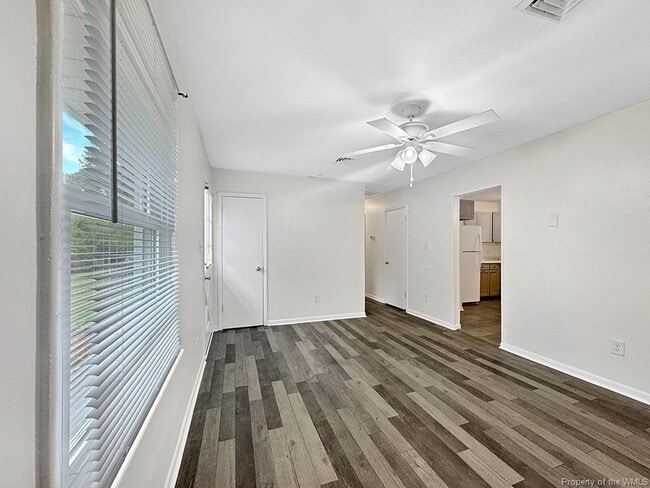 Building Photo - 105 Walker Dr