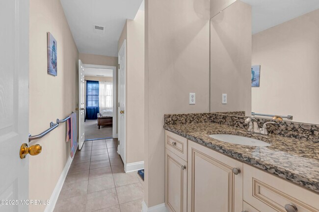 Building Photo - 6 Bane Ln