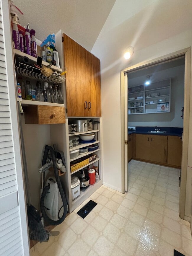 Building Photo - Fully Furnished- All Utilities Included- 3 Bedroom/ 2.5 Bath