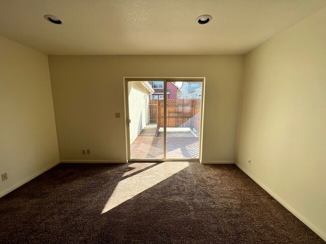 Building Photo - Three Bedroom House on Bend's West Side with RV Parking