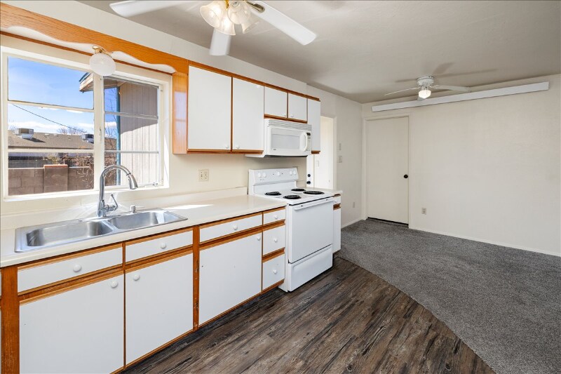 Building Photo - 8849 Len Ct