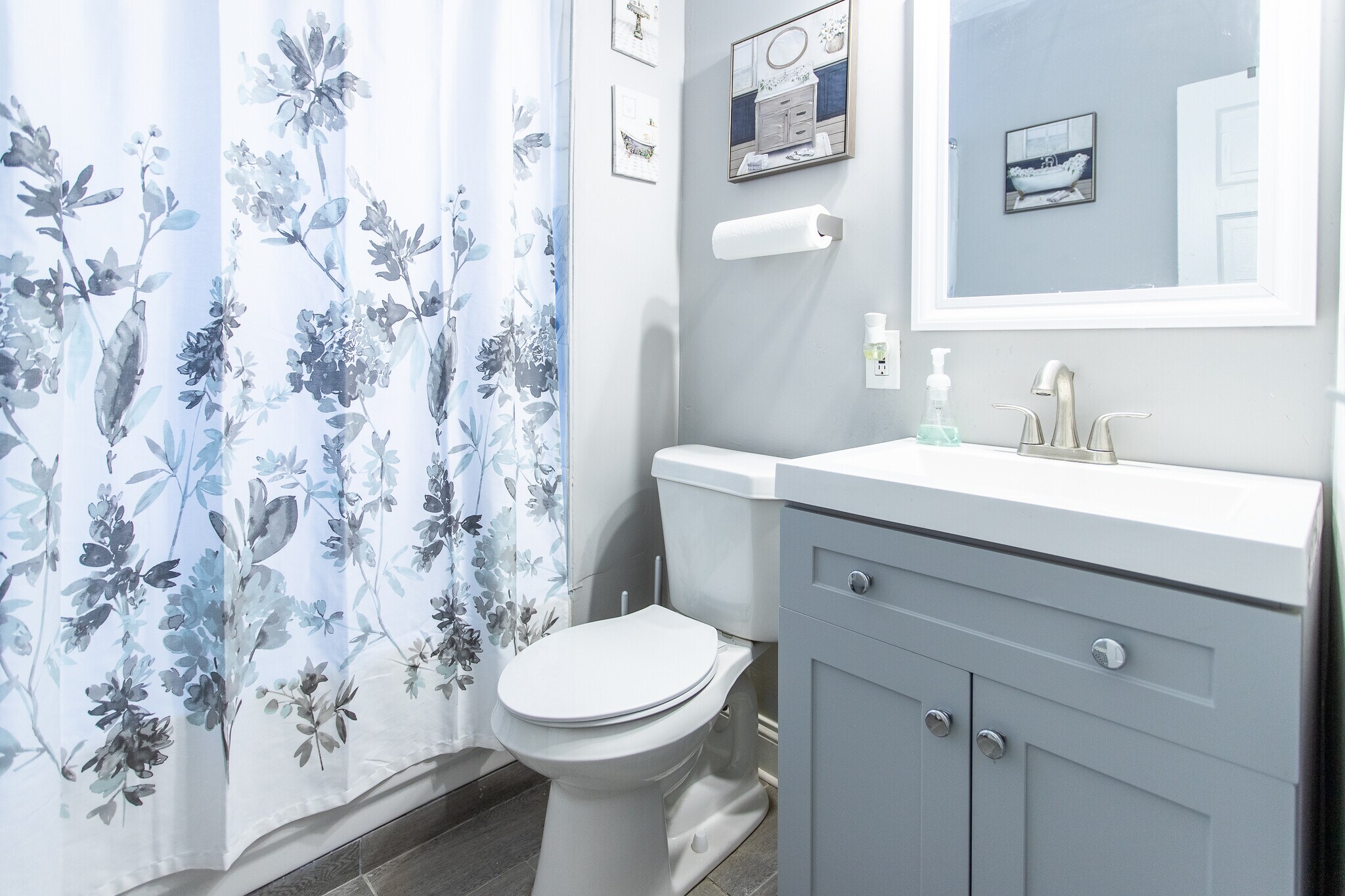 Bathroom 1 of 2 - 10605 Ashbury Ave