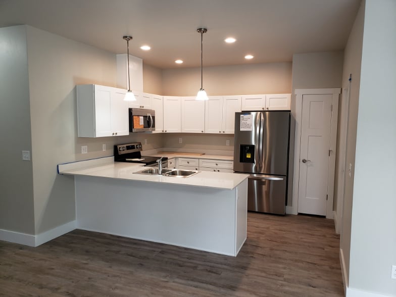 Building Photo - 165 Fairway Blvd