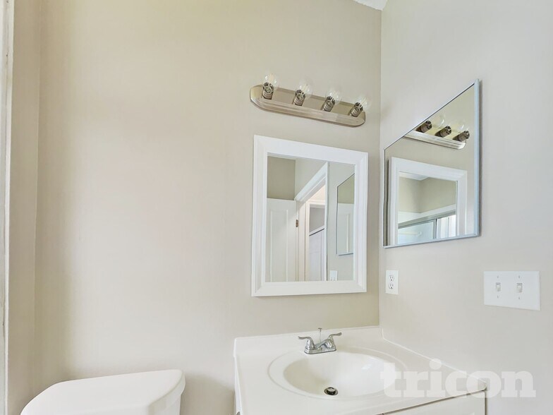 Building Photo - 1816 Coyote Pl