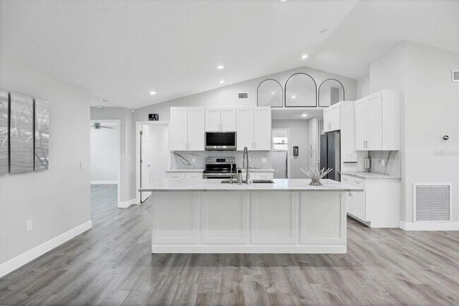 Building Photo - 618 Eastpointe Ct