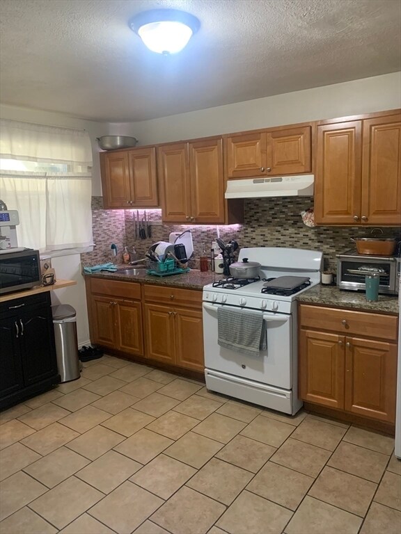 Building Photo - 502 Beach St