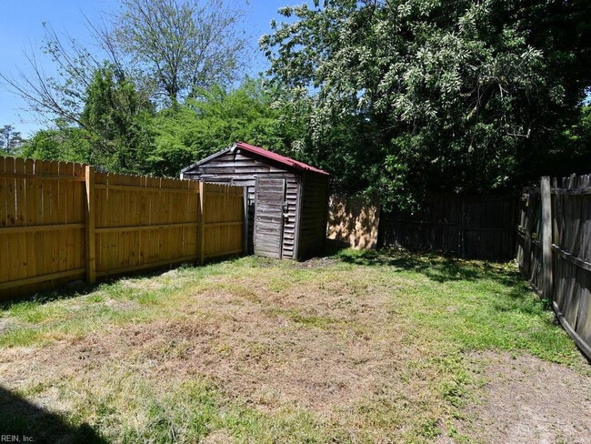 Building Photo - HILLTOP AREA FOR RENT!