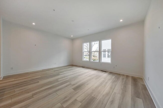 Building Photo - 517 Motivation Cir NW