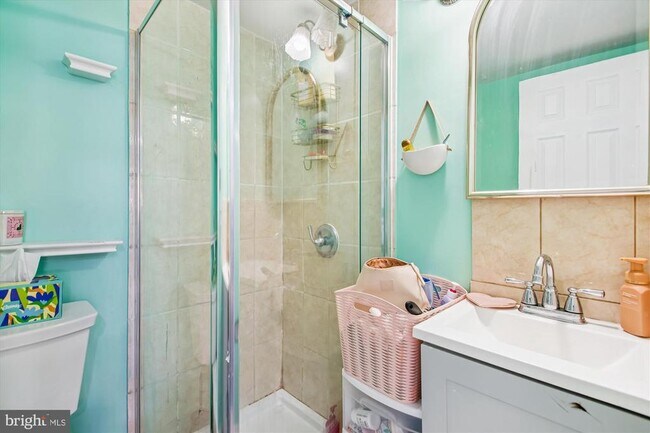 Building Photo - 8703 Village Green Ct