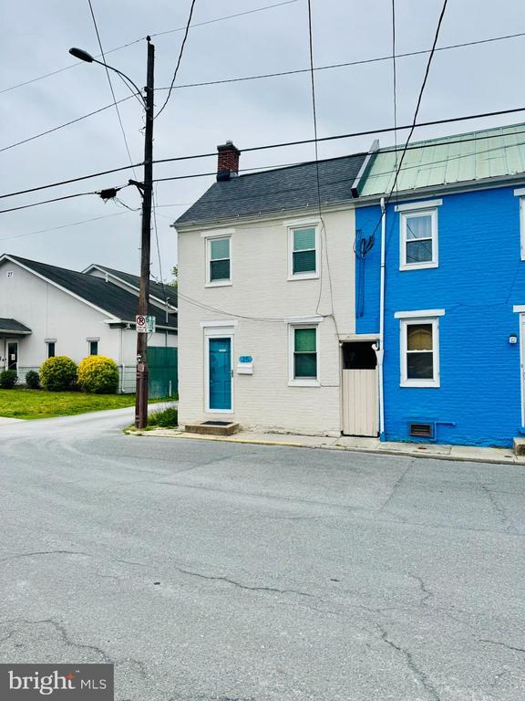 Building Photo - 25 Degrange St