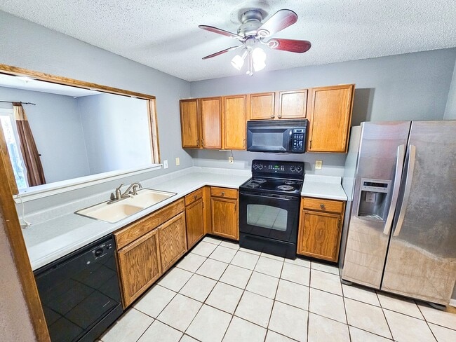 Building Photo - 2221 Collins Way