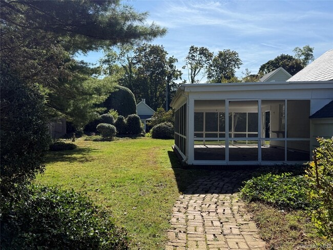 Building Photo - 35 La Rue Dr