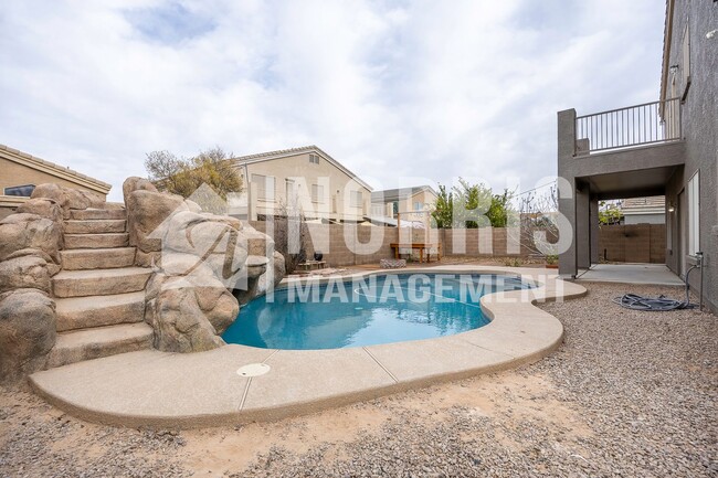 Building Photo - Large Beautiful Home with a Pool in a Prim...