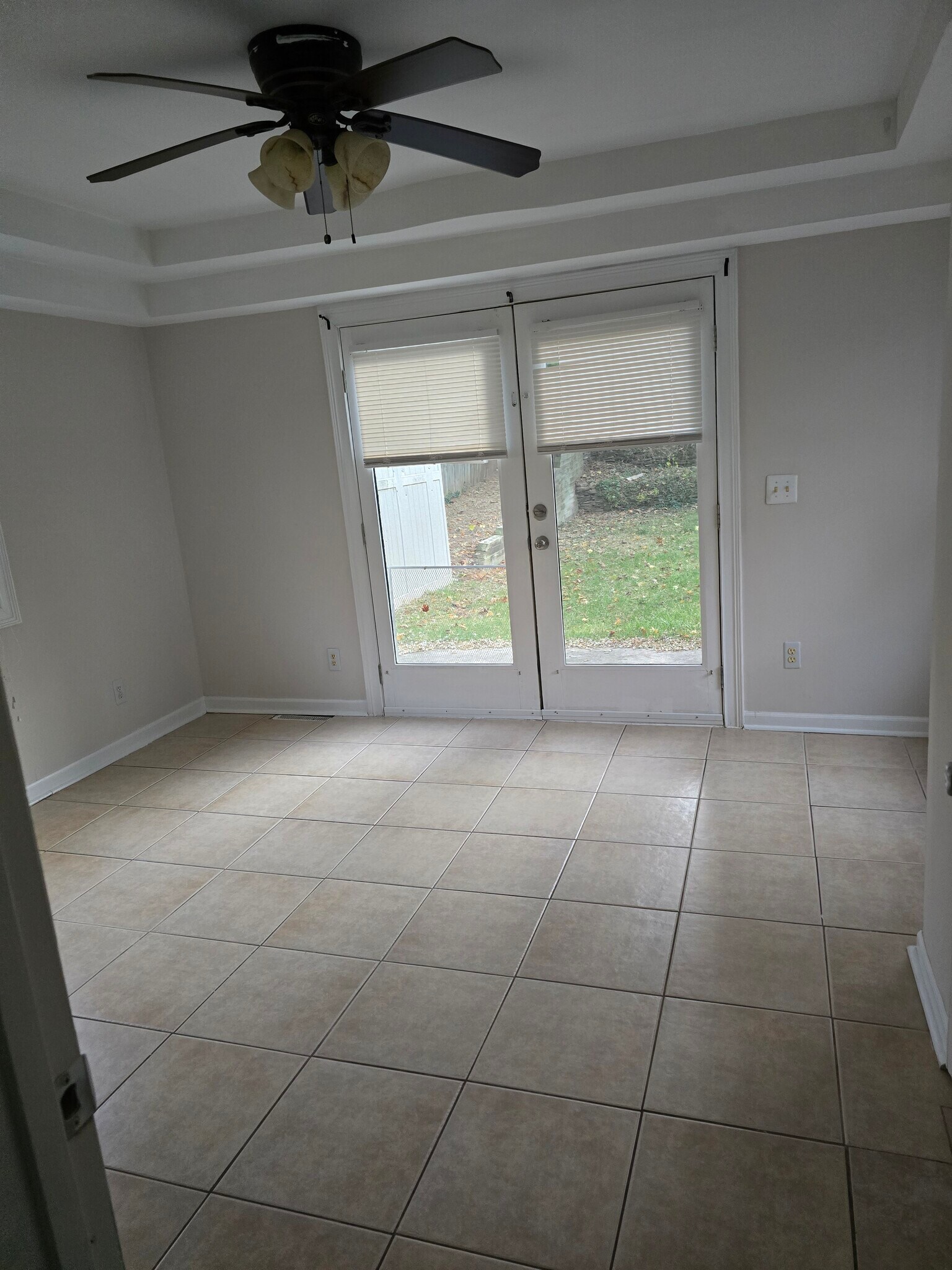 bedroom - 8570 Country Club Dr