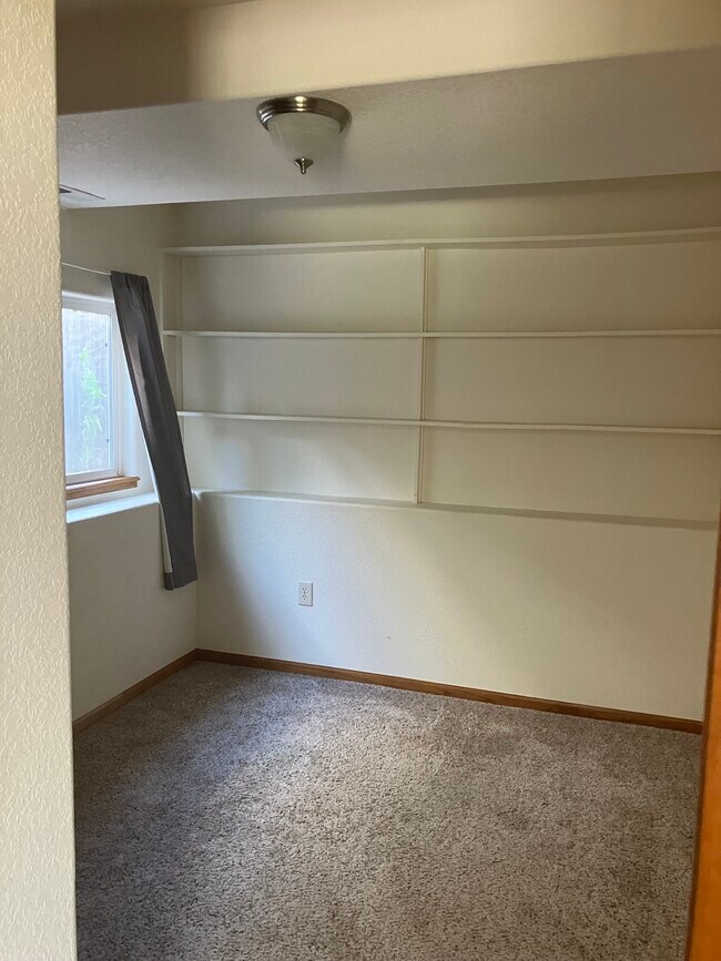 Building Photo - 160 Emilio Court