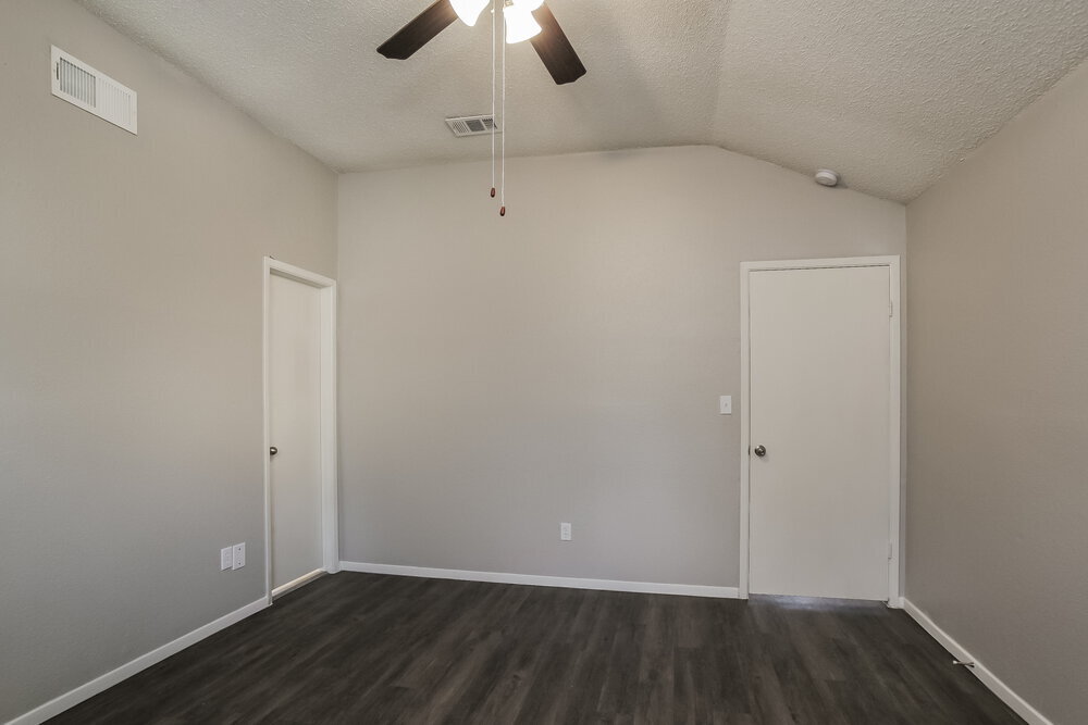 Building Photo - 9723 Orangevale Dr