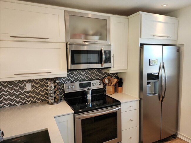 Building Photo - 301 Cambridge Rd