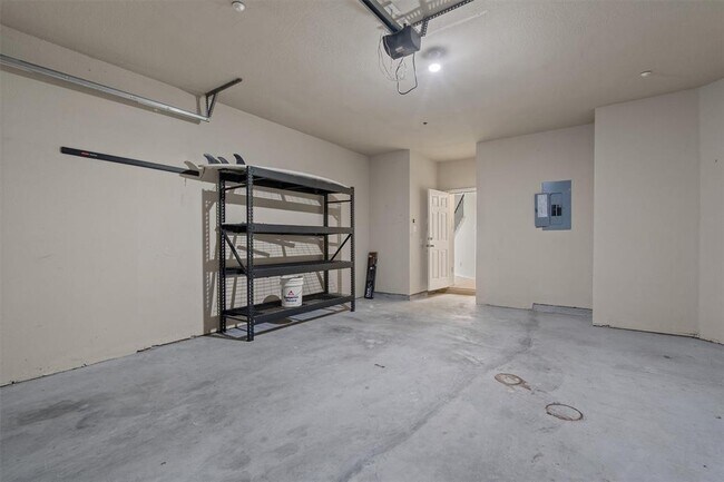 Building Photo - 9201 Brodie Ln