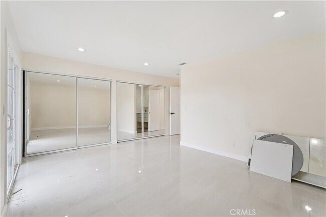 Building Photo - 10121 Eagle Ave