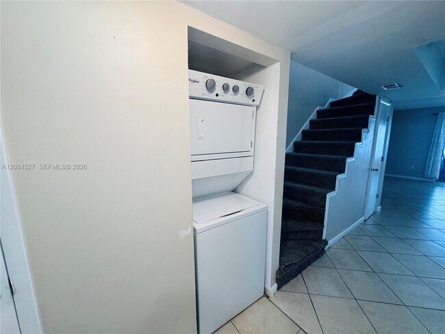 Building Photo - 6090 SW 41st St