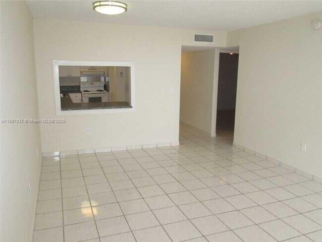 Building Photo - 10000 NW 80th Ct