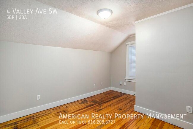 Building Photo - 4 Valley Ave SW