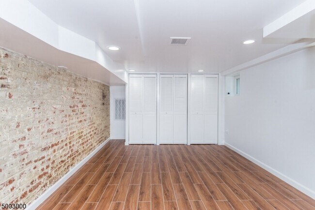 Building Photo - 36 N Willow St