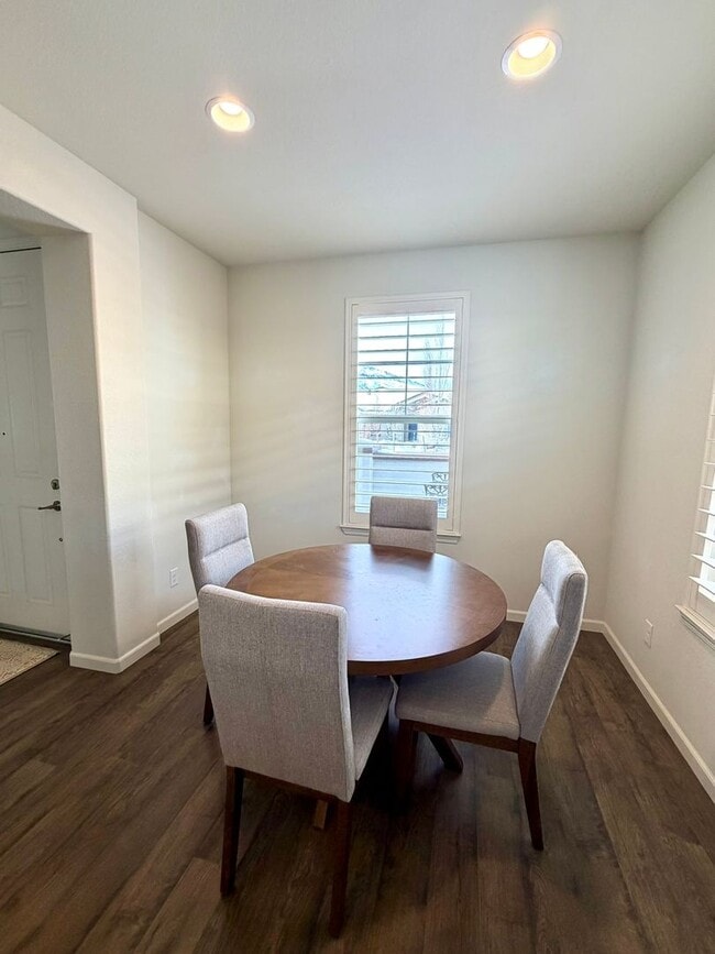 Building Photo - 1360 Wakefield Trail