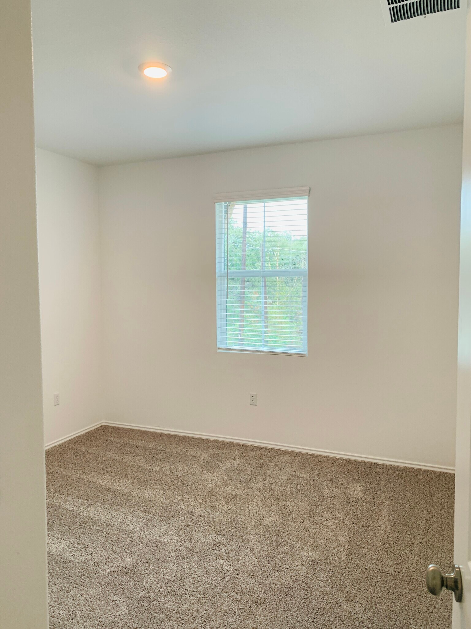 Building Photo - 1100 Winnie Dr