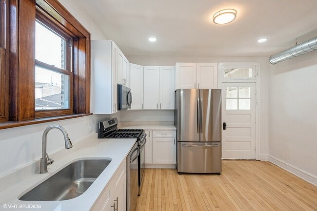 Building Photo - 4929 W Wolfram St