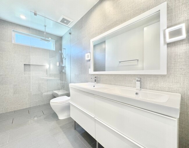 Building Photo - 12452 Beatrice St