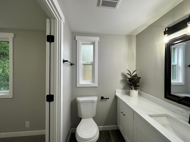 Building Photo - 3113 Harold Dr SE