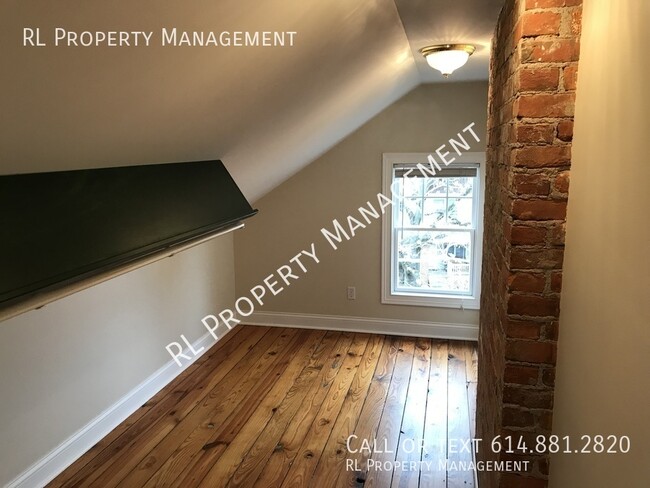 Building Photo - Renting for the 25-26 school year-Spacious...