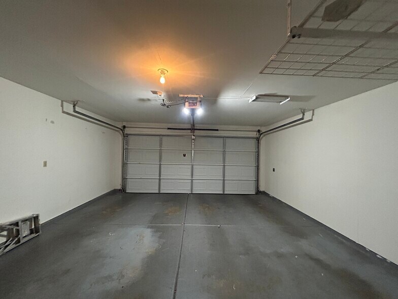 Building Photo - 505 E Kerry Ln