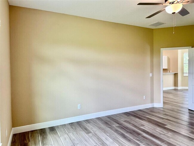Building Photo - 13075 House Finch Rd
