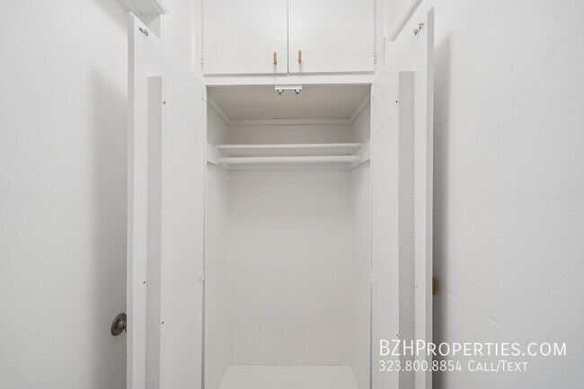 Building Photo - 7209 Willoughby Ave