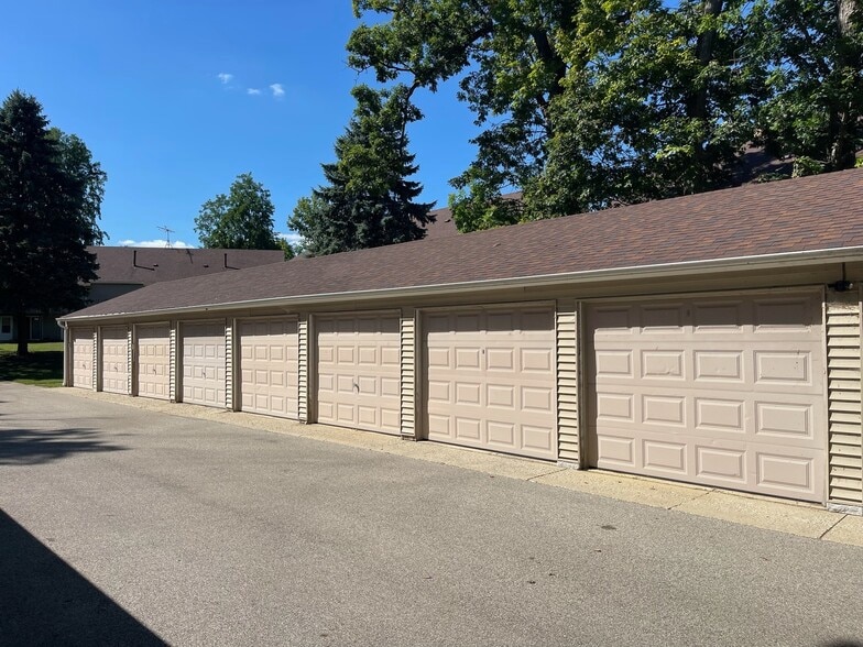 Building Photo - 149 Forest Ave