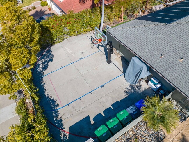 Building Photo - 3000 Azahar St