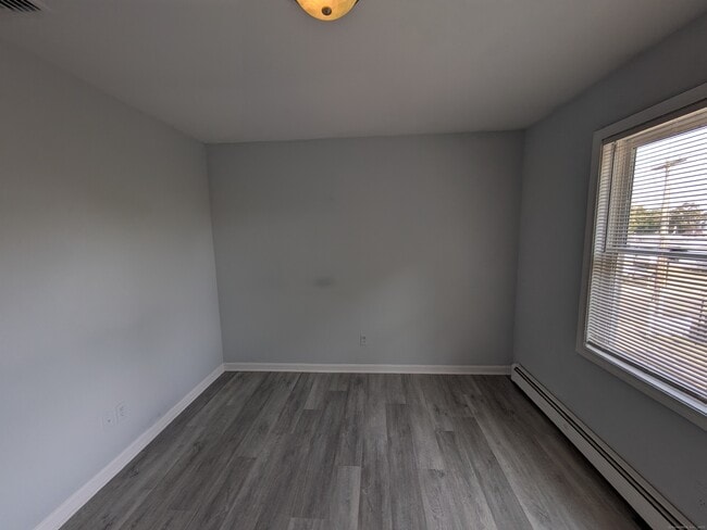Building Photo - 998 Campbell Ave
