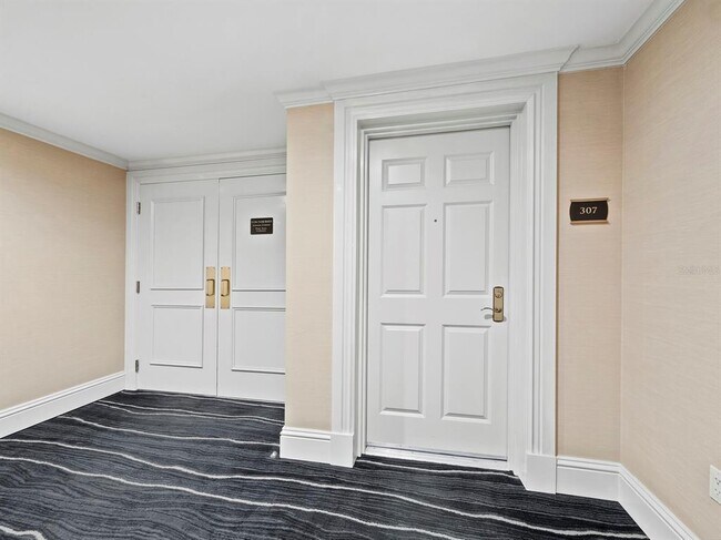 Building Photo - 800 N Tamiami Trl
