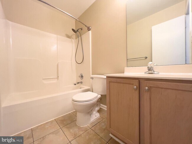 Building Photo - 4971 Clarendon Terrace