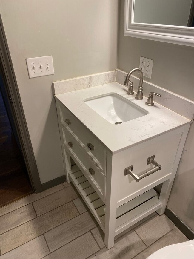 Building Photo - Fully Updated 3 Bedroom 1 Bath House for Rent