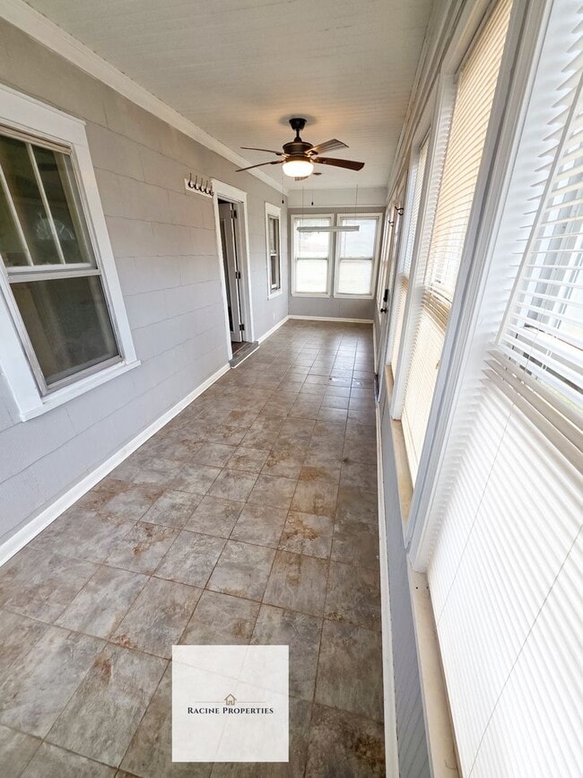 Building Photo - Two Bedroom Home Near Lake Blalock!