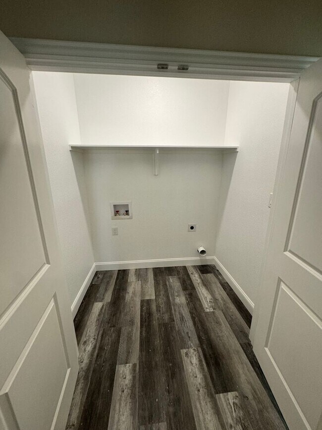 Building Photo - Beautiful modern Townhome in Peaster ISD NO Water Bill -  Fenced Yard - GATED: Spring Move in Spe...